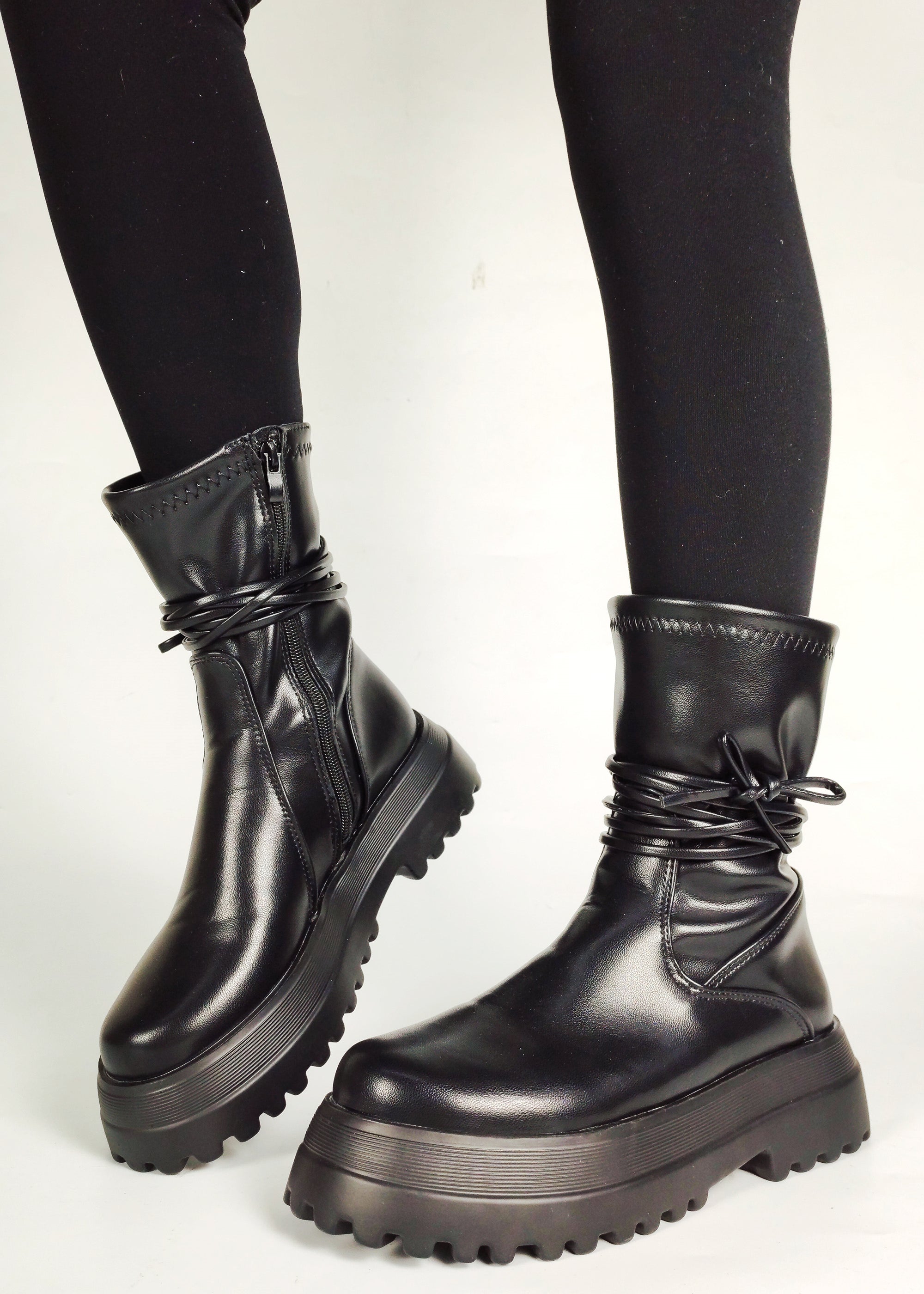 BLACK CHUNKY LEATHER BOOTS